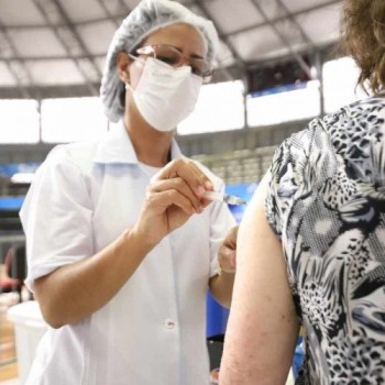 Começa hoje vacinação de moradores com 12 anos