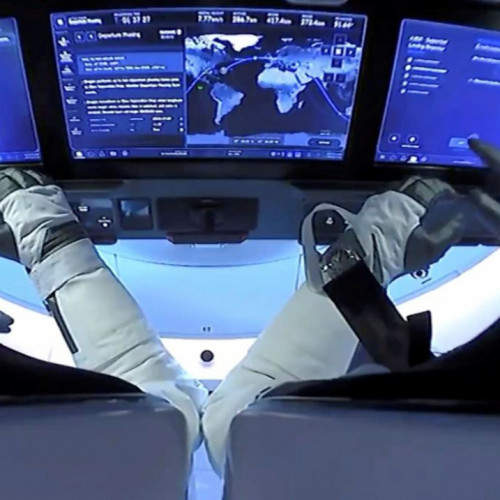 SpaceX faz primeiro voo orbital civil da história