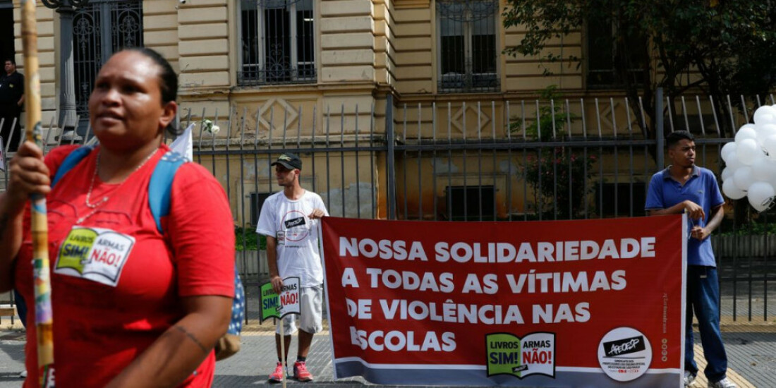 Em ato contra a violência, professores criticam condições de trabalho