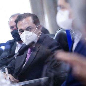 Tolentino diz não ter relação com FIB Bank e é desmentido na CPI