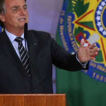 Liberdade de imprensa tem defeitos, mas deve persistir, diz presidente