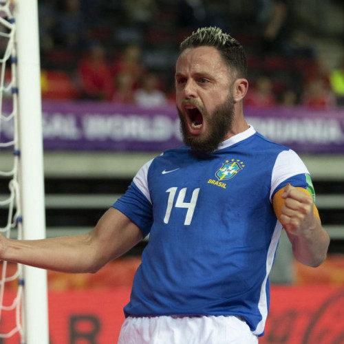 Com time experiente, Brasil quer apagar 2016 e retomar coroa do futsal