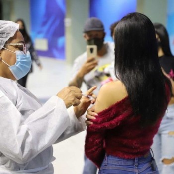 Reforço da vacinação começa hoje para idosos acima dos 85