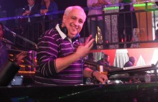 Clube Vila Santista realiza hoje o Baile dos Anos 70, 80 e 90