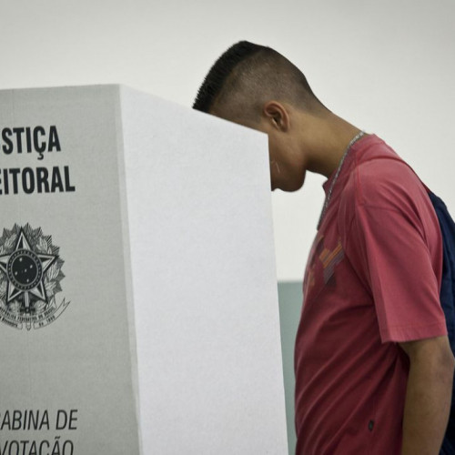Barroso reafirma segurança de urnas eletrônicas durante testes no RJ