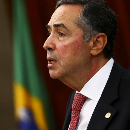 Presidente do TSE defende sistema eleitoral e rebate Bolsonaro