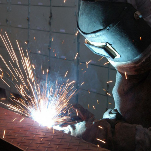 Em julho, indústria recua em sete dos 15 locais pesquisados