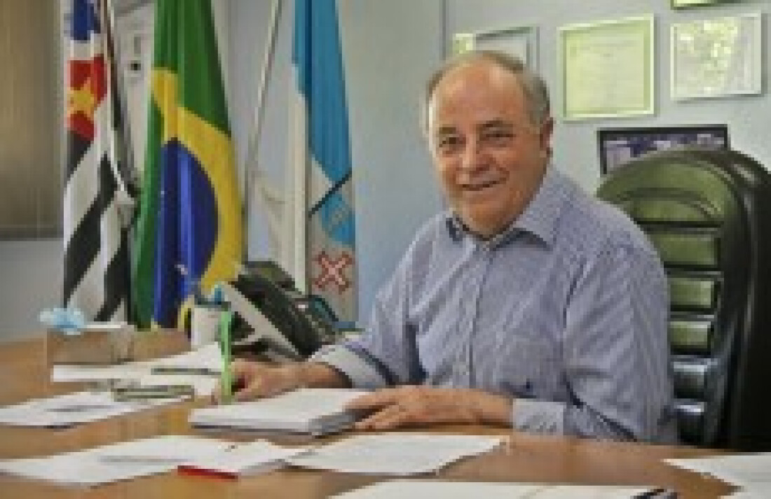 Abel Larini lança candidato 'para continuar no governo'