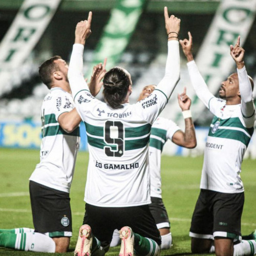 Coritiba goleia Brusque e amplia vantagem na liderança da Série B