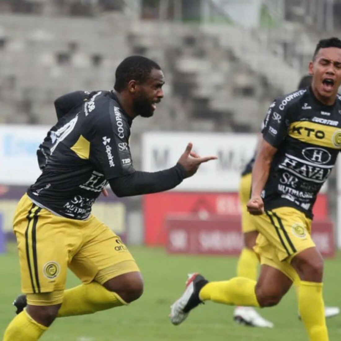Paranaense: FC Cascavel supera covid-19, bate Athletico e vai à final