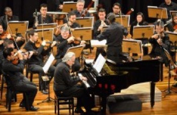 Teatro Municipal de Poá estreia com casa cheia