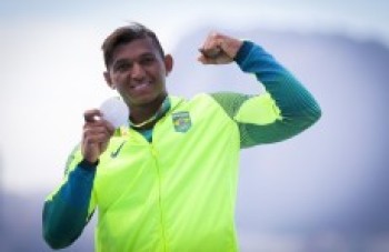 Isaquias Queiroz conquista medalha de prata na canoagem: