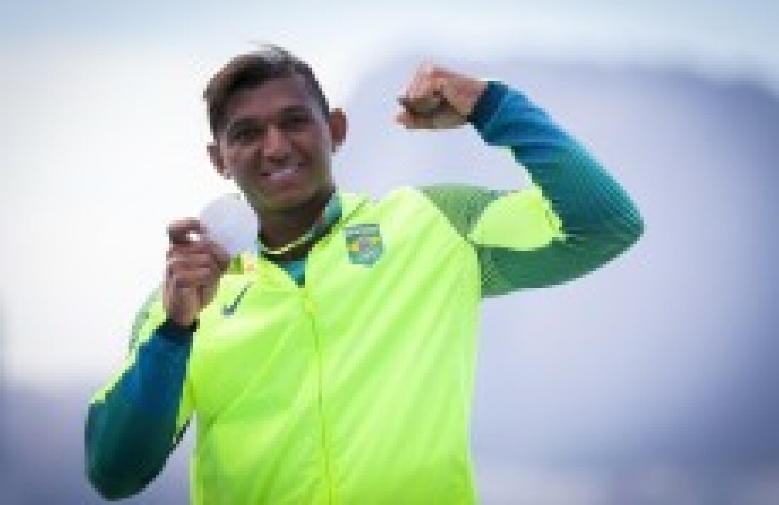 Isaquias Queiroz conquista medalha de prata na canoagem:
