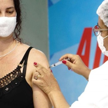 Semana termina com 15,6 mil pessoas vacinadas na cidade