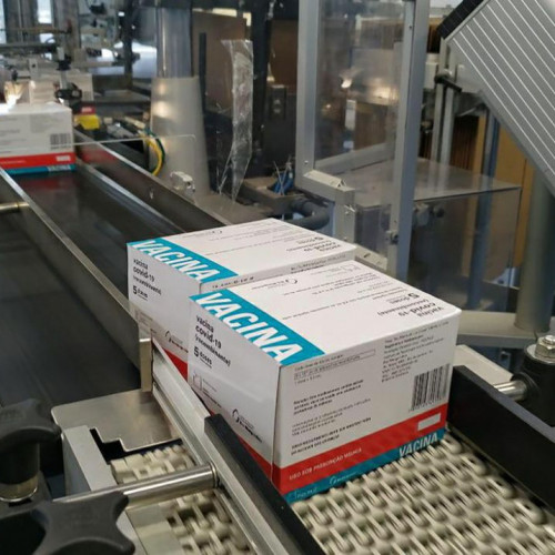 Fiocruz recebe novo lote de IFA para produção de 4,5 milhões de doses