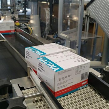 Fiocruz recebe novo lote de IFA para produção de 4,5 milhões de doses