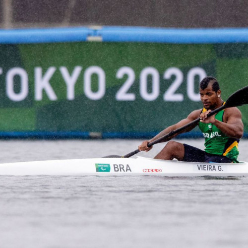 Giovane de Paula conquista prata na canoagem em Tóquio