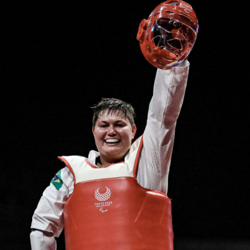 Débora Menezes leva a prata na classe K44 do parataekwondo em Tóquio