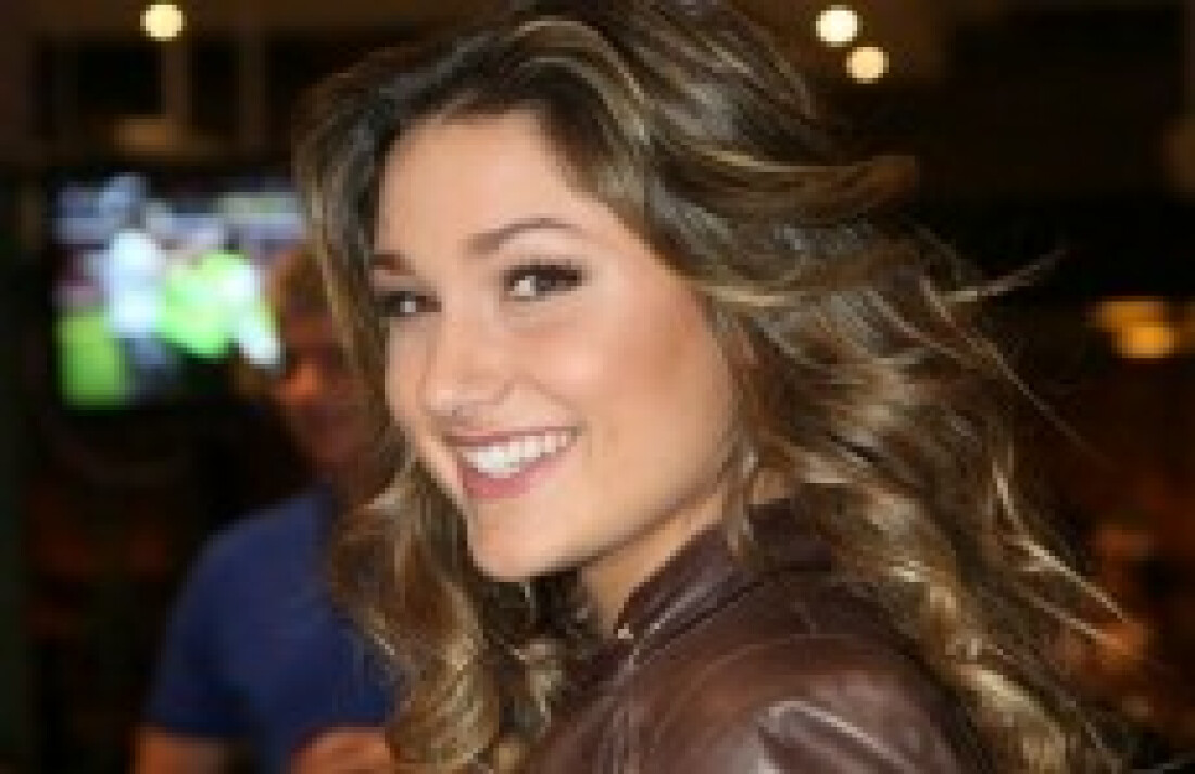 Sasha Meneghel grava com porchat