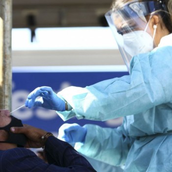 Brasil tem 692 mortes e 21,8 mil novos casos de covid-19 em 24 horas