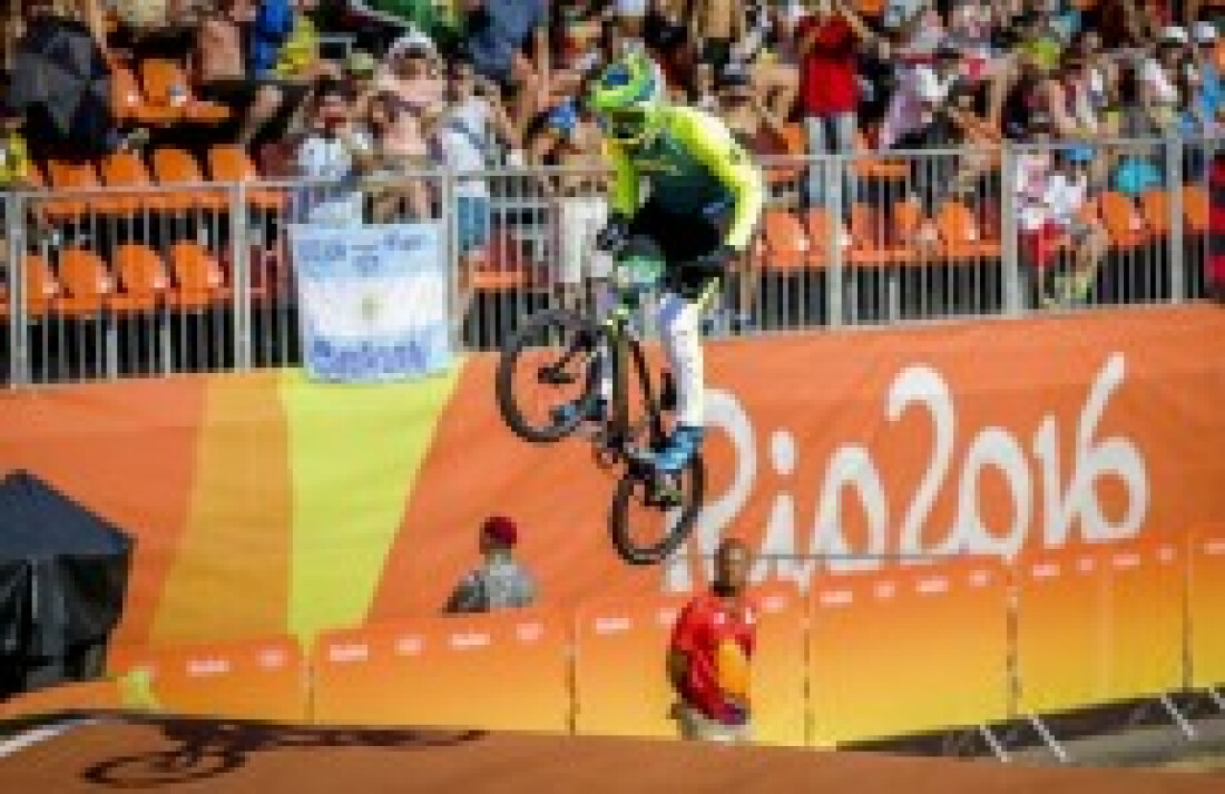 Brasileiros estreiam na modalidade ciclismo BMX