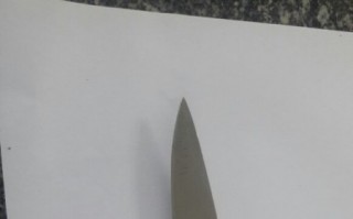 Ajudante é ferido no peito com canivete