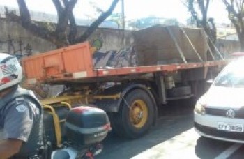 Dois são presos por roubo de carga: