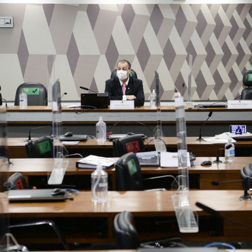 CPI reage à ausência de advogado e pede retenção de passaporte