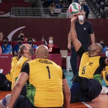 Vôlei sentado: Brasil perde para Comitê Russo e vai brigar pelo bronze