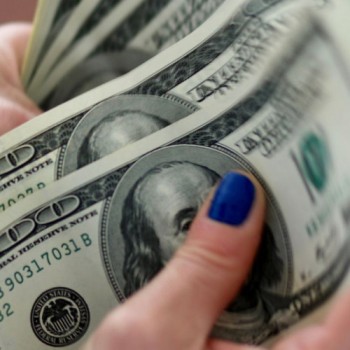 Bolsa cai 2,28% após aprovação da reforma do IR