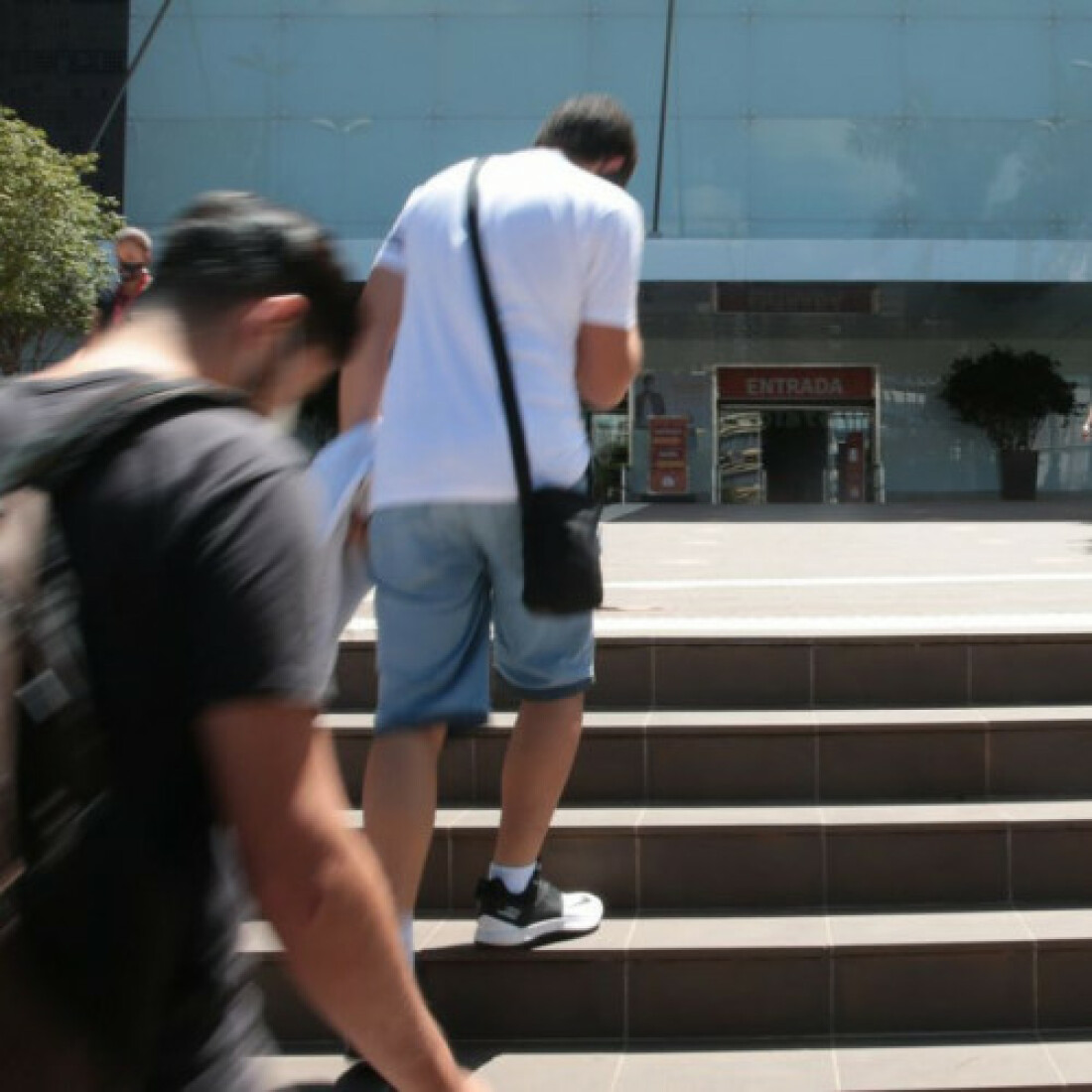 Ibaneis revoga restrições de horário no comércio do DF