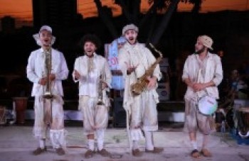 Espetáculo teatral "O Concerto da Lona Preta" é atração em Bertioga