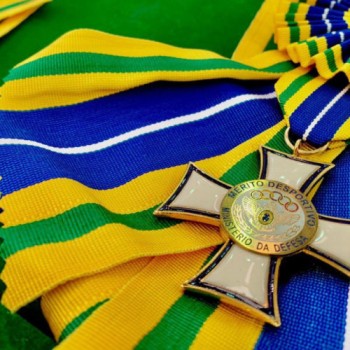 Bolsonaro entrega medalhas a campeões olímpicos militares, no Rio