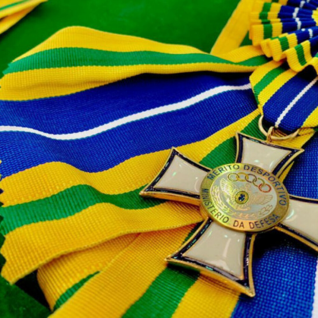 Bolsonaro entrega medalhas a campeões olímpicos militares, no Rio