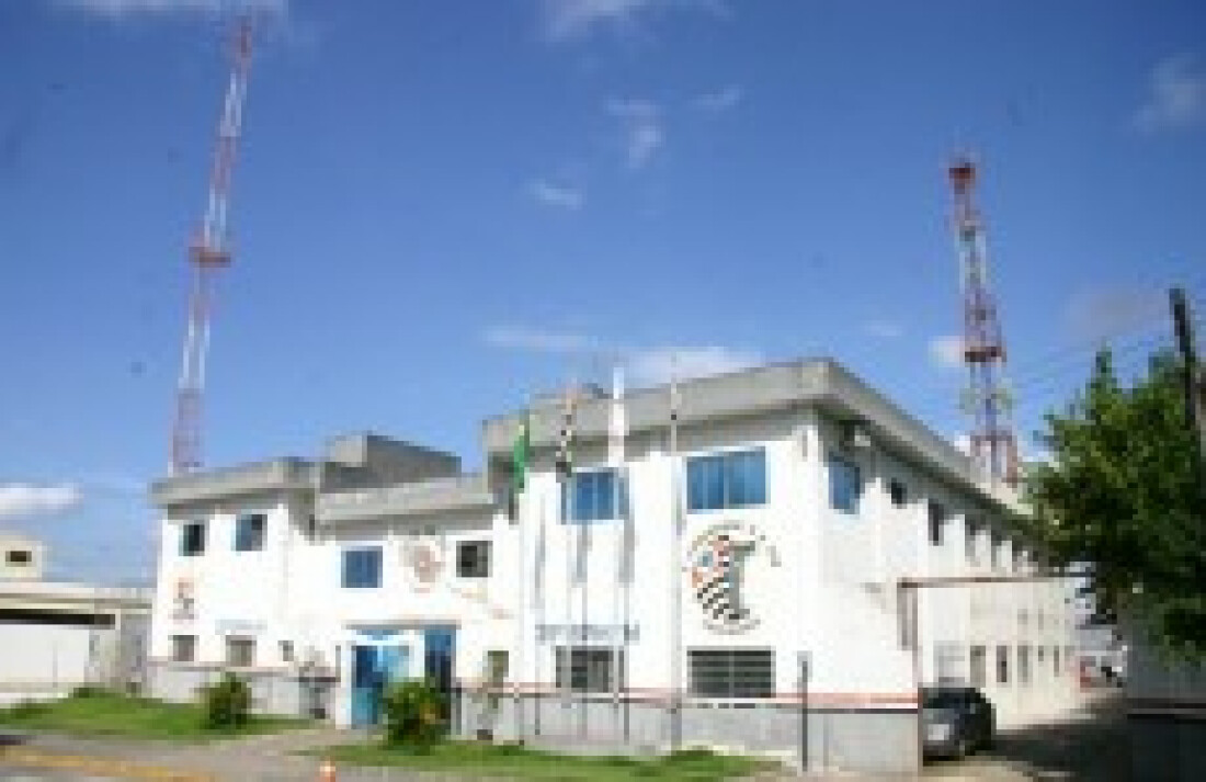 Policial é detido com farta munição