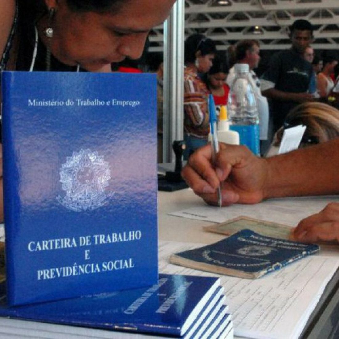 Desemprego tem leve queda e fica em 14,1% no 2º trimestre