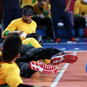 Seleção masculina vence Turquia e avança às semifinais do goalball