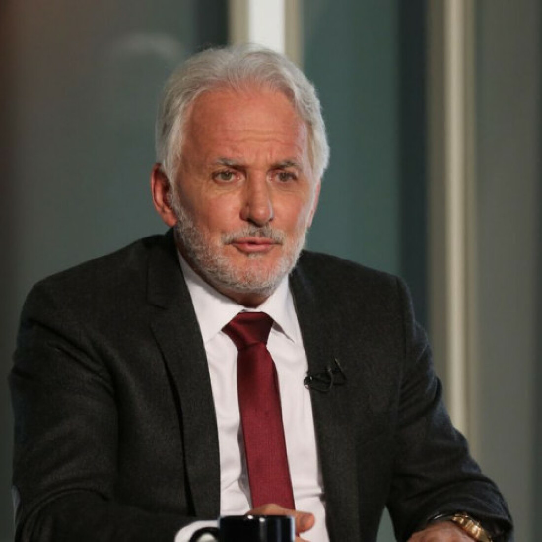 A televisão não vai acabar, diz apresentador Otávio Mesquita
