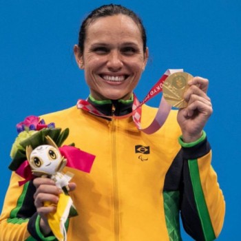 Tóquio: Carol Santiago fatura ouro e Gabriel Bandeira prata na natação