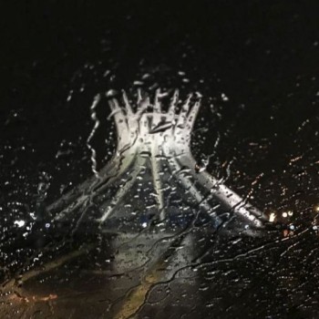 Após 75 dias de seca, chove no Distrito Federal