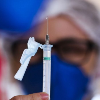 Covid-19: Brasil chega a 80% da população acima de 18 anos com 1ª dose