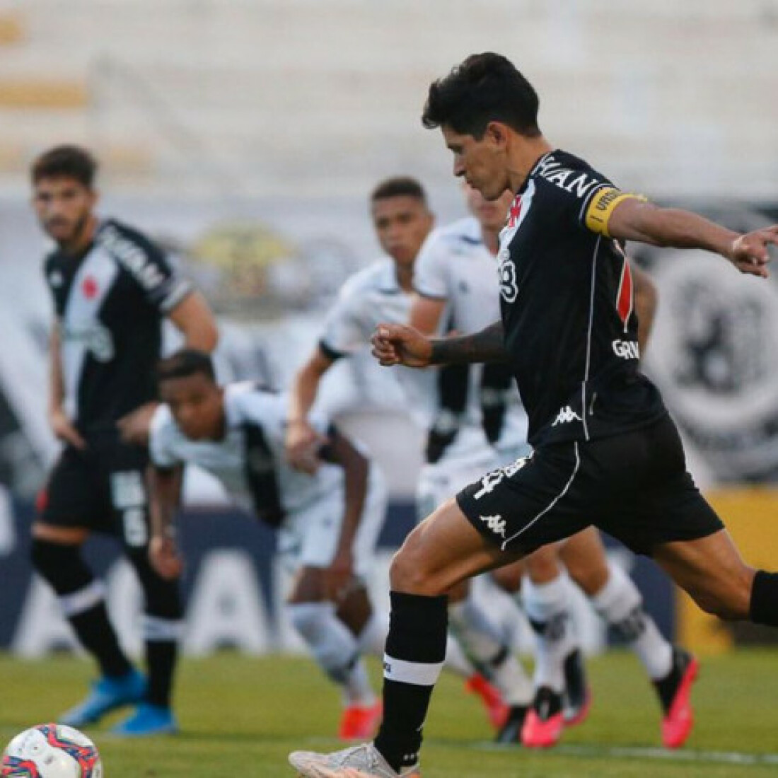 Vasco busca recuperação na Série B contra Ponte Preta em São Januário
