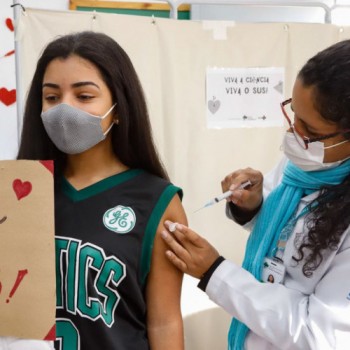 Covid-19: mais de um milhão de adolescentes já foram vacinados