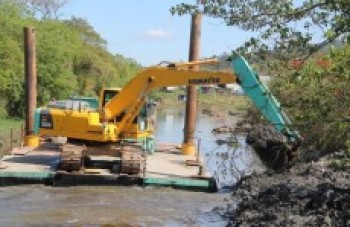 Resíduos do Tietê vão para aterro de Itaquá
