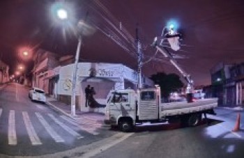 20 bairros recebem reparo na iluminação em Ferraz