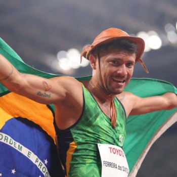 Petrúcio Ferreira é bicampeão nos 100m e quebra recorde na Tóquio 2020