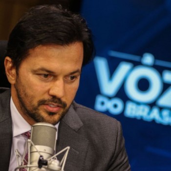 Ministro das Comunicações esclarece dúvidas sobre internet 5G