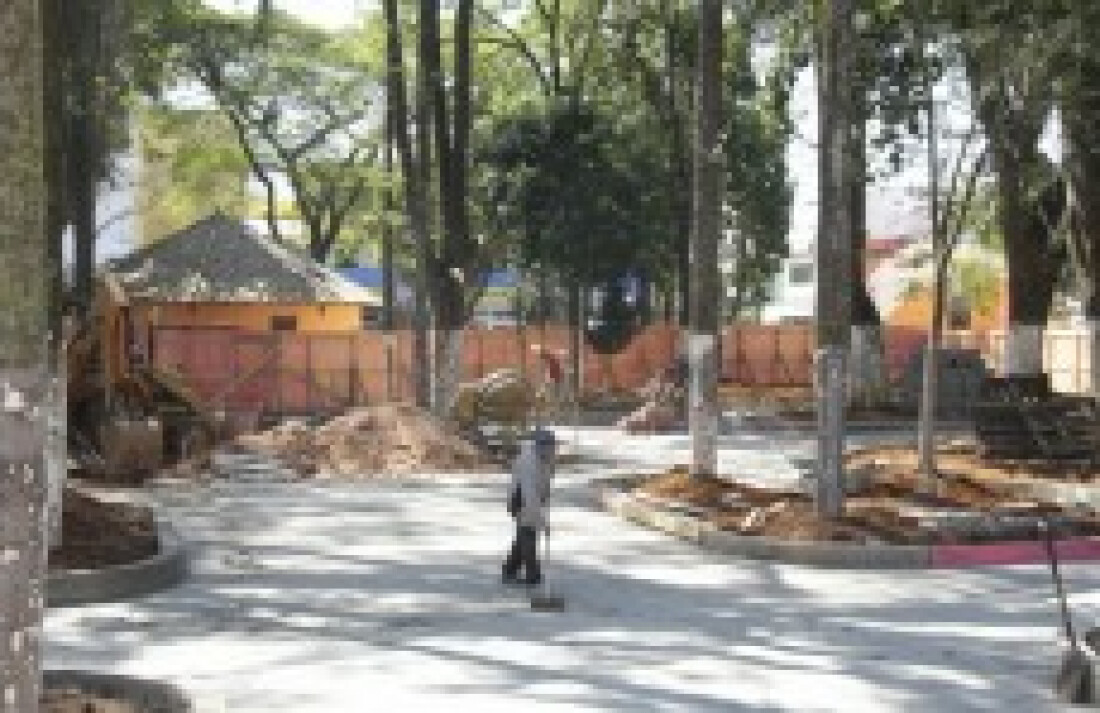Praça Padre João Álvares já está com um 'novo piso'