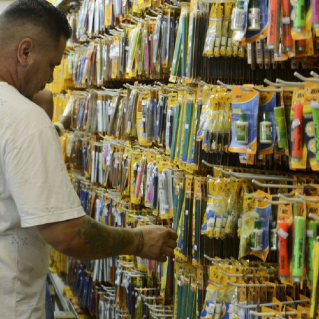 Confiança do consumidor recua 0,4 ponto em agosto
