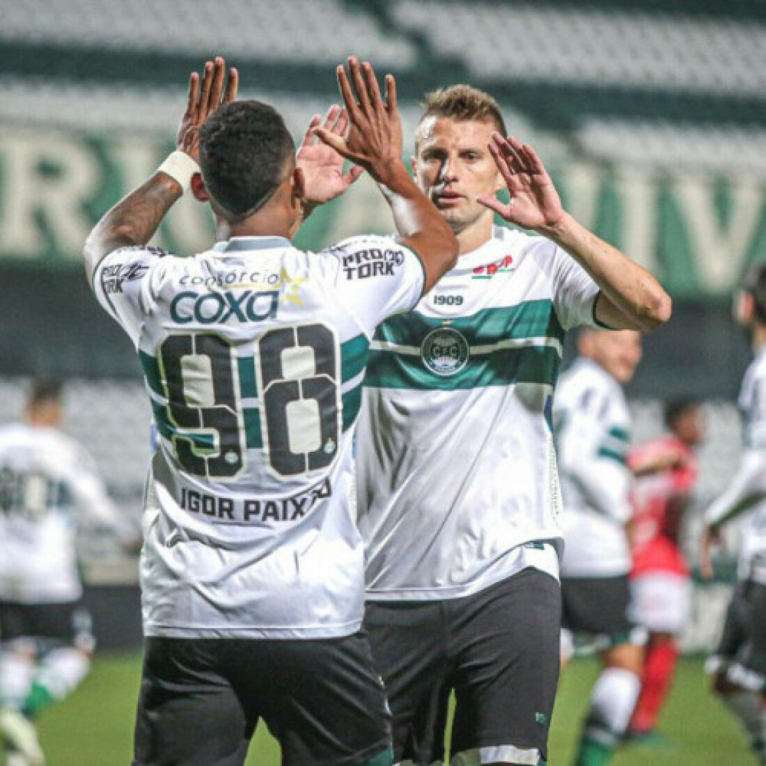 Coluna – As torcidas já fazem as contas para o acesso na Série B